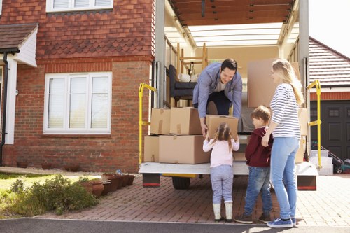 Man With Van Tokyngton moving support for local home relocation