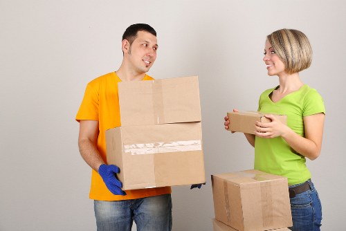 Removal truck with practical space for furniture and boxes